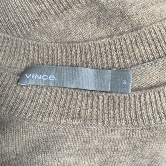 Vince. Cashmere Split Back Crewneck‎ Sweater in Oatmeal - Picture 4 of 6